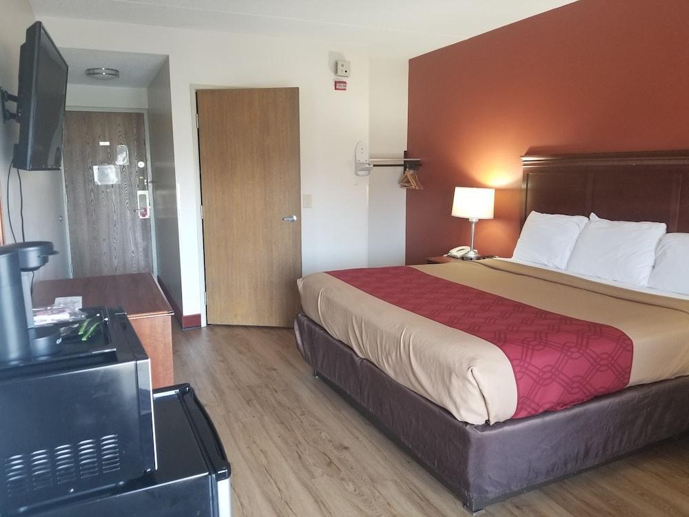 Econo Lodge Cadillac By Choice Exterior foto