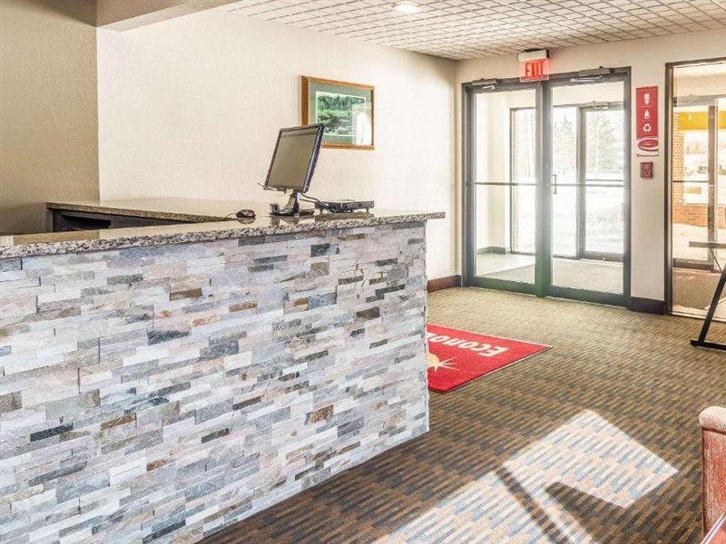 Econo Lodge Cadillac By Choice Exterior foto