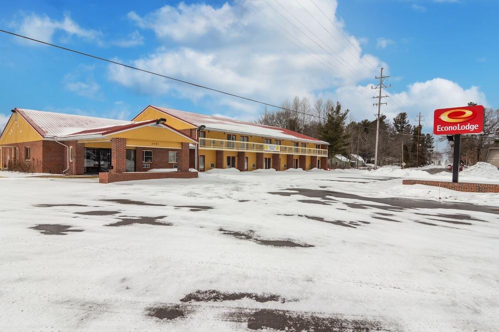 Econo Lodge Cadillac By Choice Exterior foto