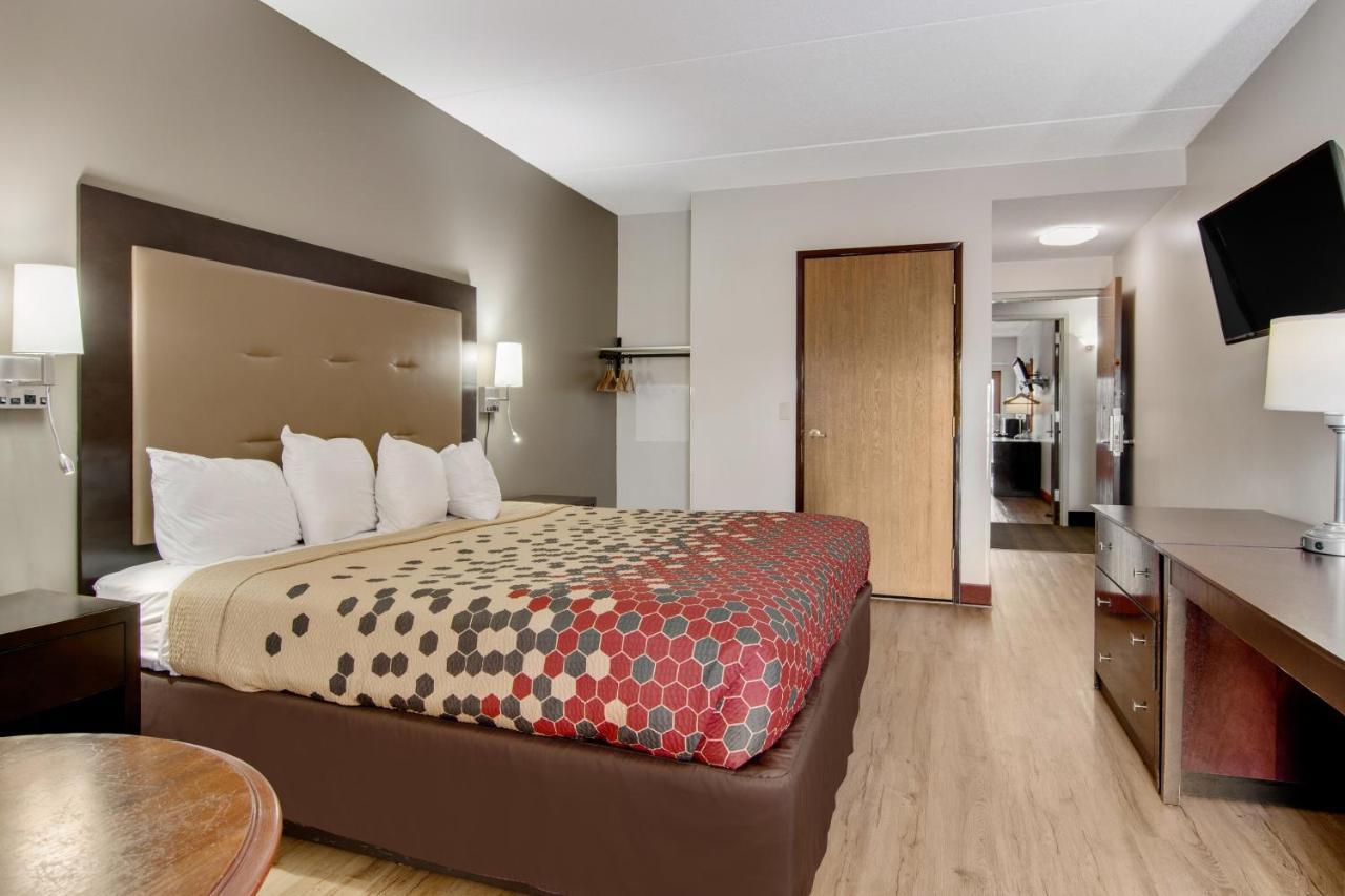 Econo Lodge Cadillac By Choice Exterior foto