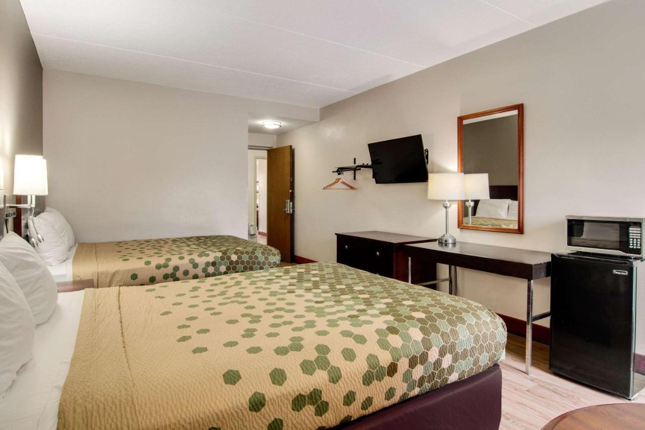 Econo Lodge Cadillac By Choice Exterior foto