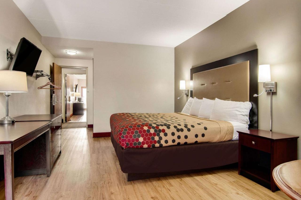 Econo Lodge Cadillac By Choice Exterior foto