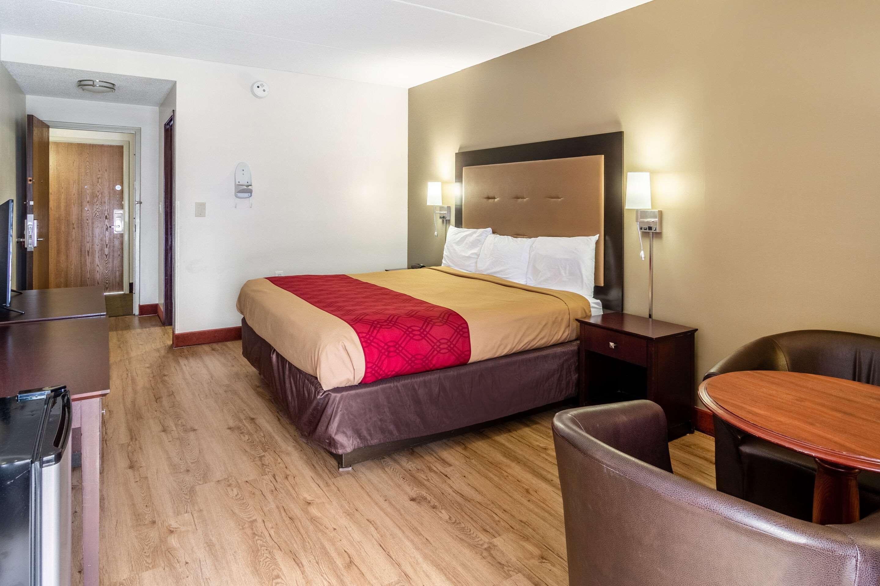 Econo Lodge Cadillac By Choice Exterior foto