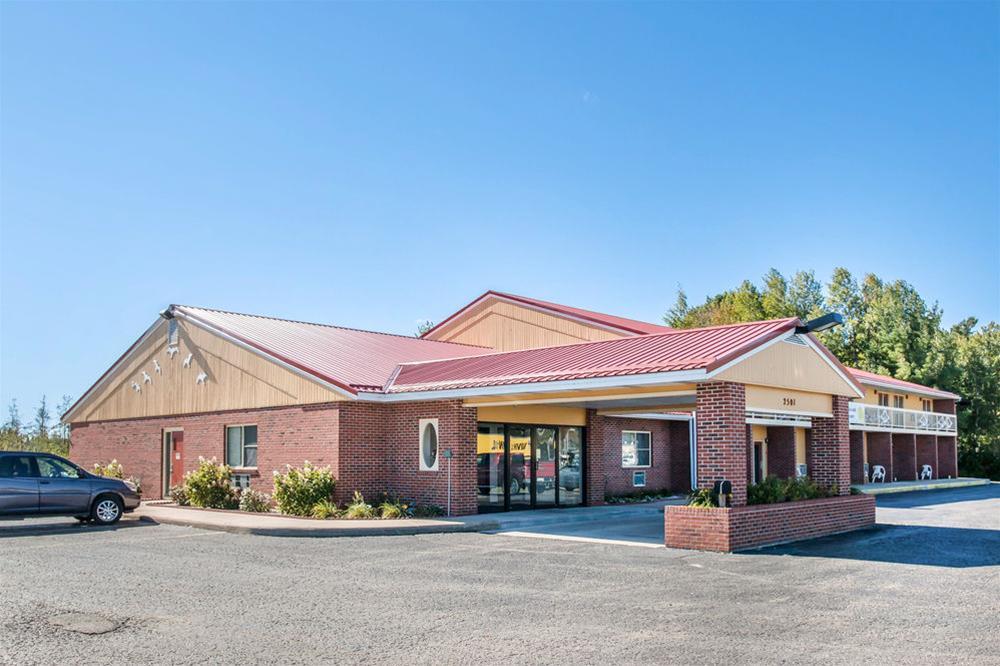 Econo Lodge Cadillac By Choice Exterior foto