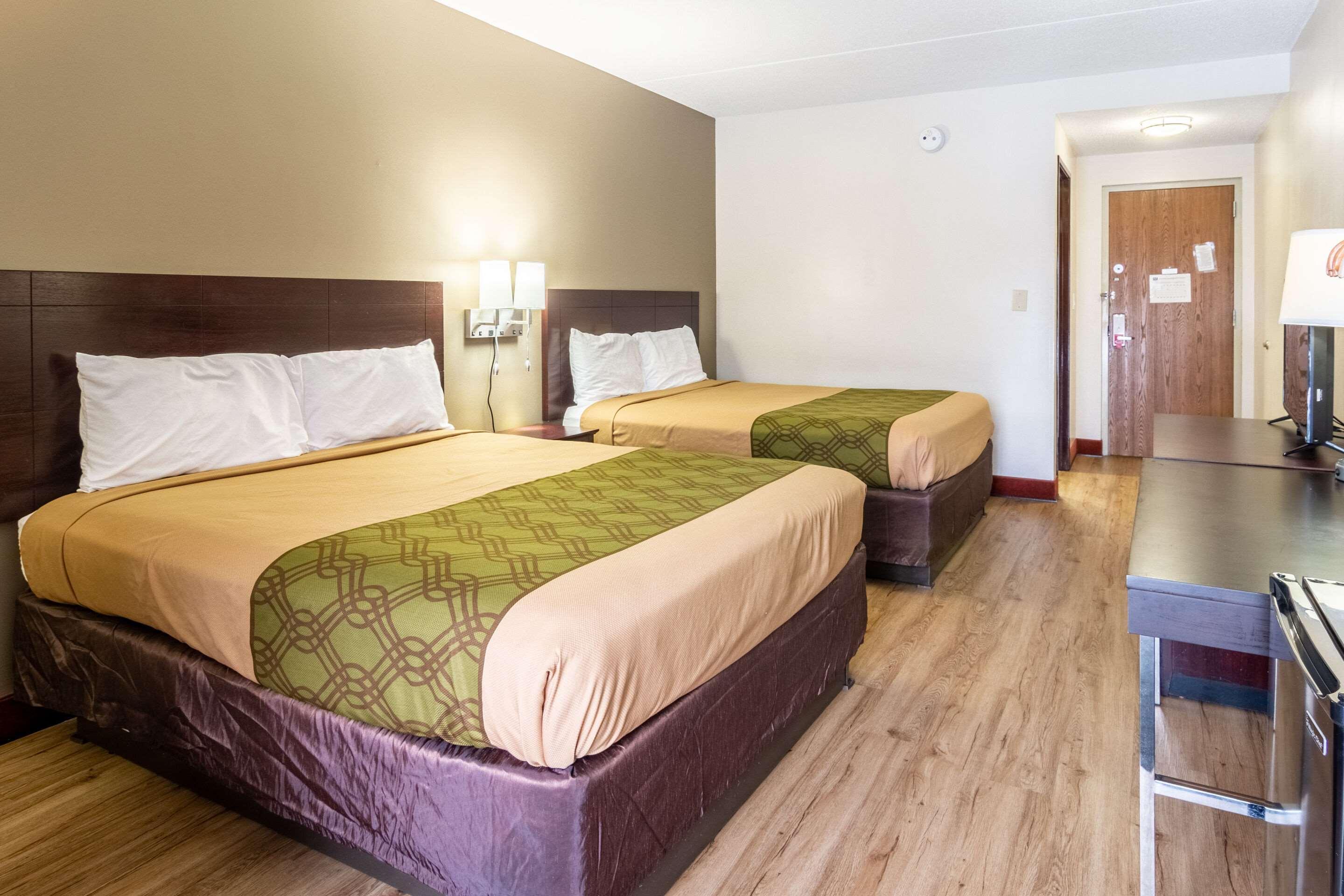 Econo Lodge Cadillac By Choice Exterior foto
