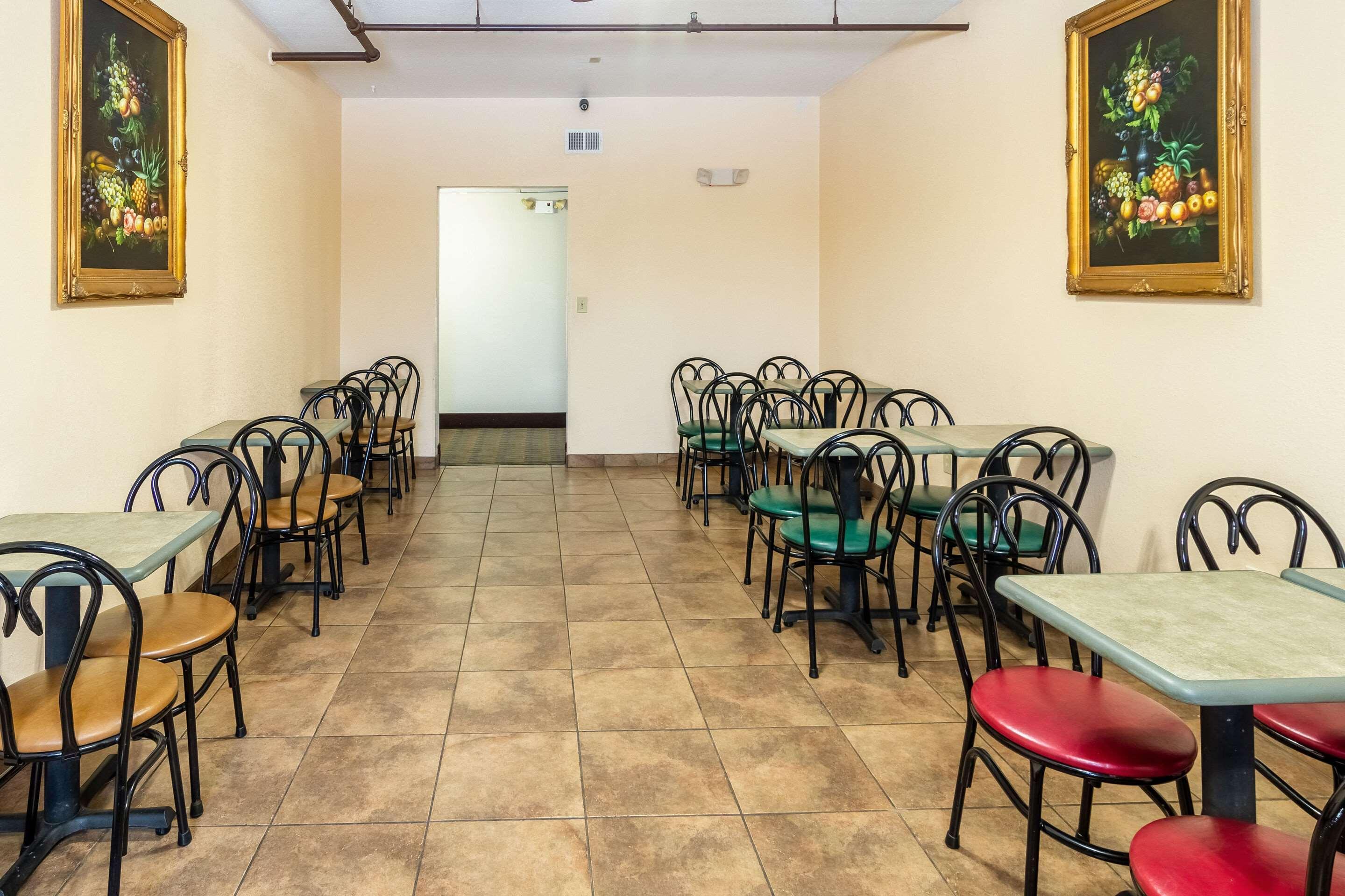 Econo Lodge Cadillac By Choice Exterior foto
