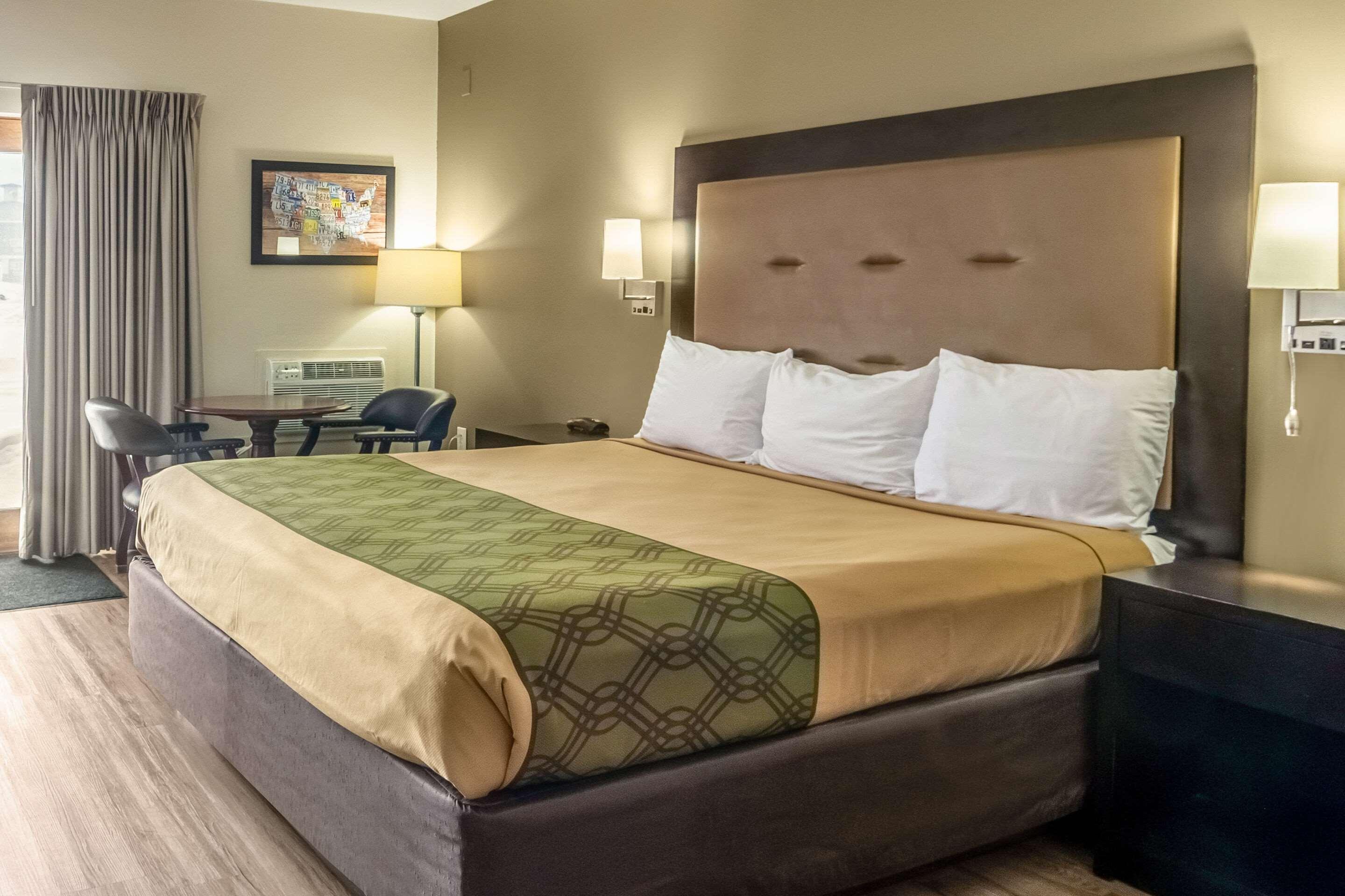 Econo Lodge Cadillac By Choice Exterior foto