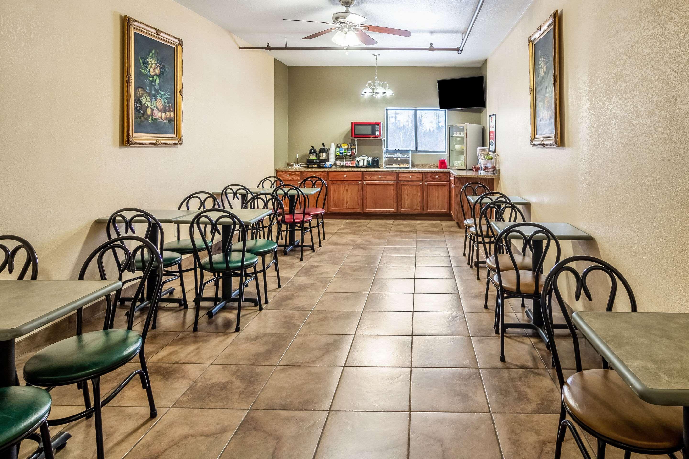 Econo Lodge Cadillac By Choice Exterior foto