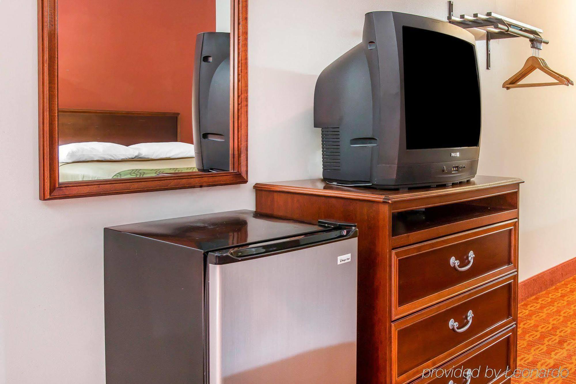 Econo Lodge Cadillac By Choice Exterior foto