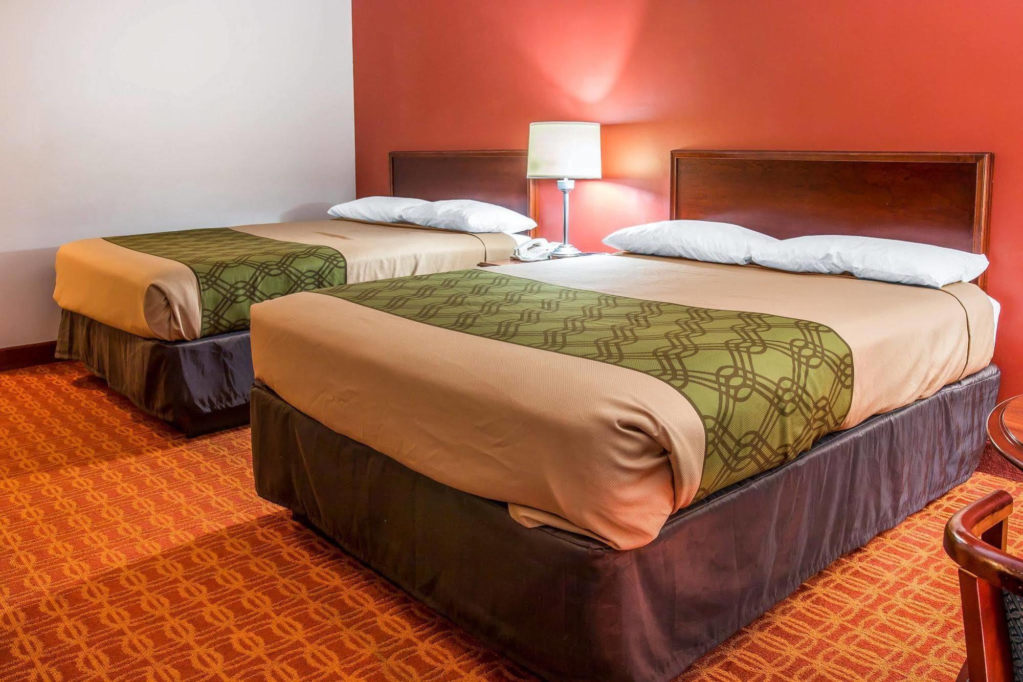 Econo Lodge Cadillac By Choice Exterior foto